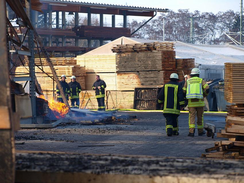 Grossbrand Holzlager Siegburg Industriestr P325.JPG